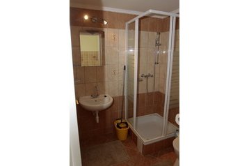 Hungrie Privát Egerszalók, Extérieur